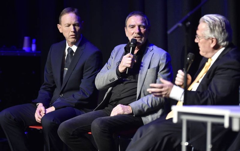 Frode Steffensen og Bjørn Valle på scena (Foto: Hordalandsfotball, Odd Løvset)